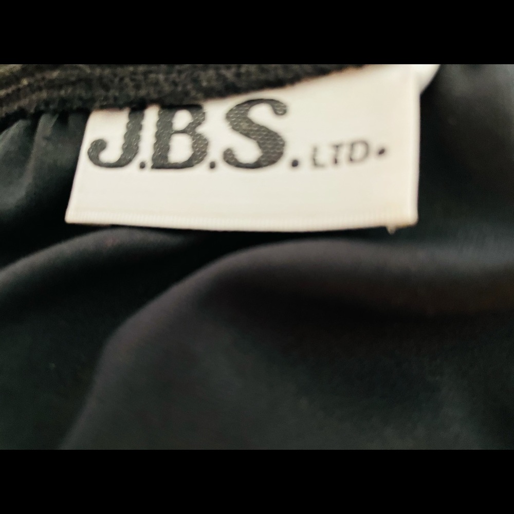 Long black skirt with ruffle hemline - Picture 3 of 3